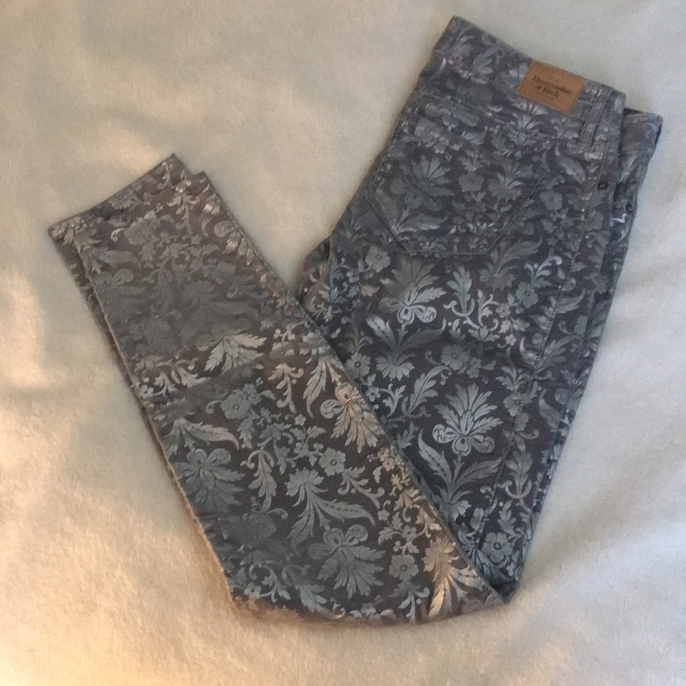 Printed gray pants